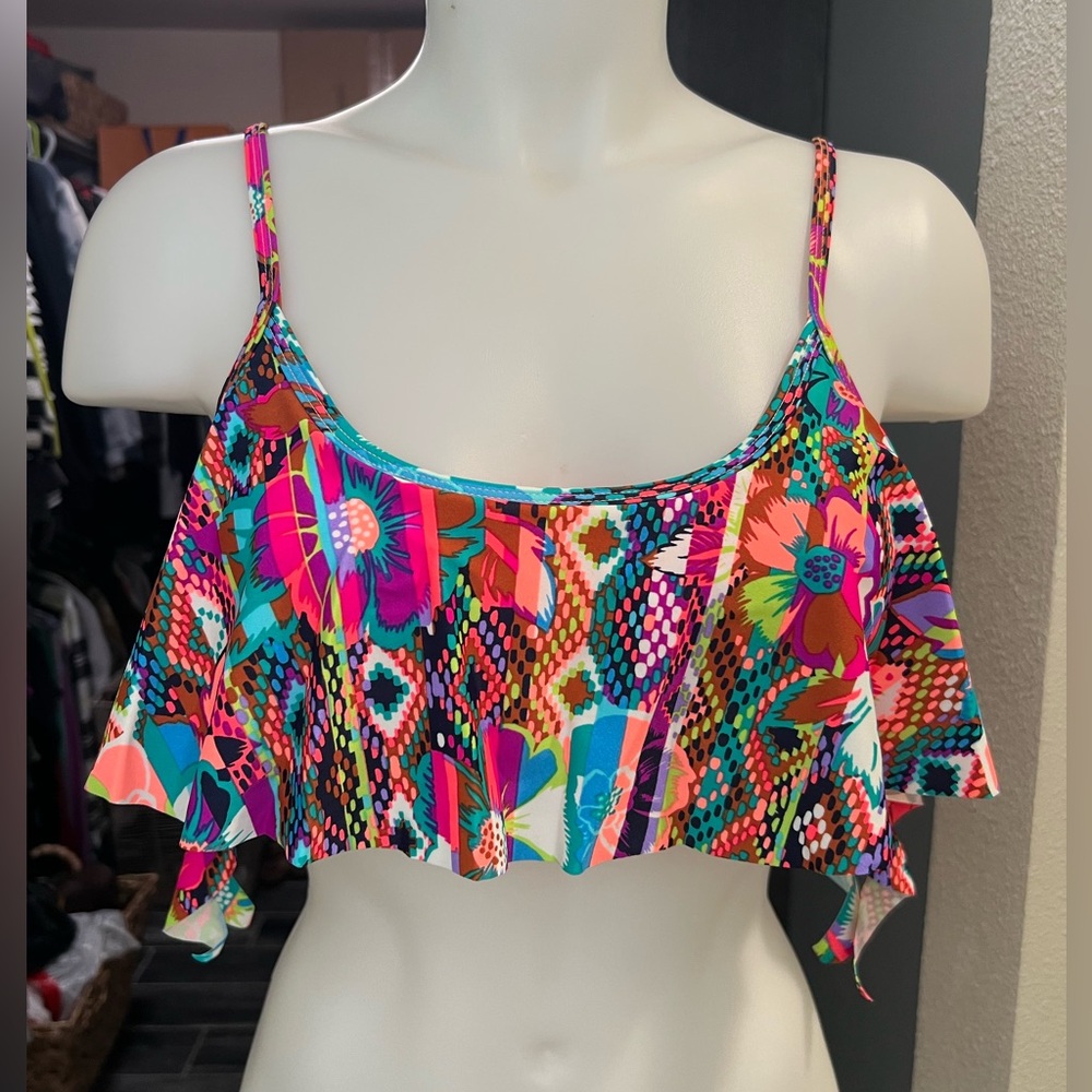 NWOT Xhilaration Multicolor Floral Bikini Top